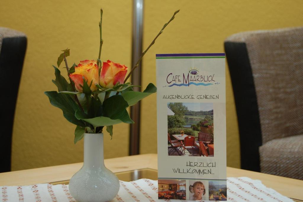 Hotel-Ferienwohnungen Cafe Maarblick شالكينميهرين المظهر الخارجي الصورة